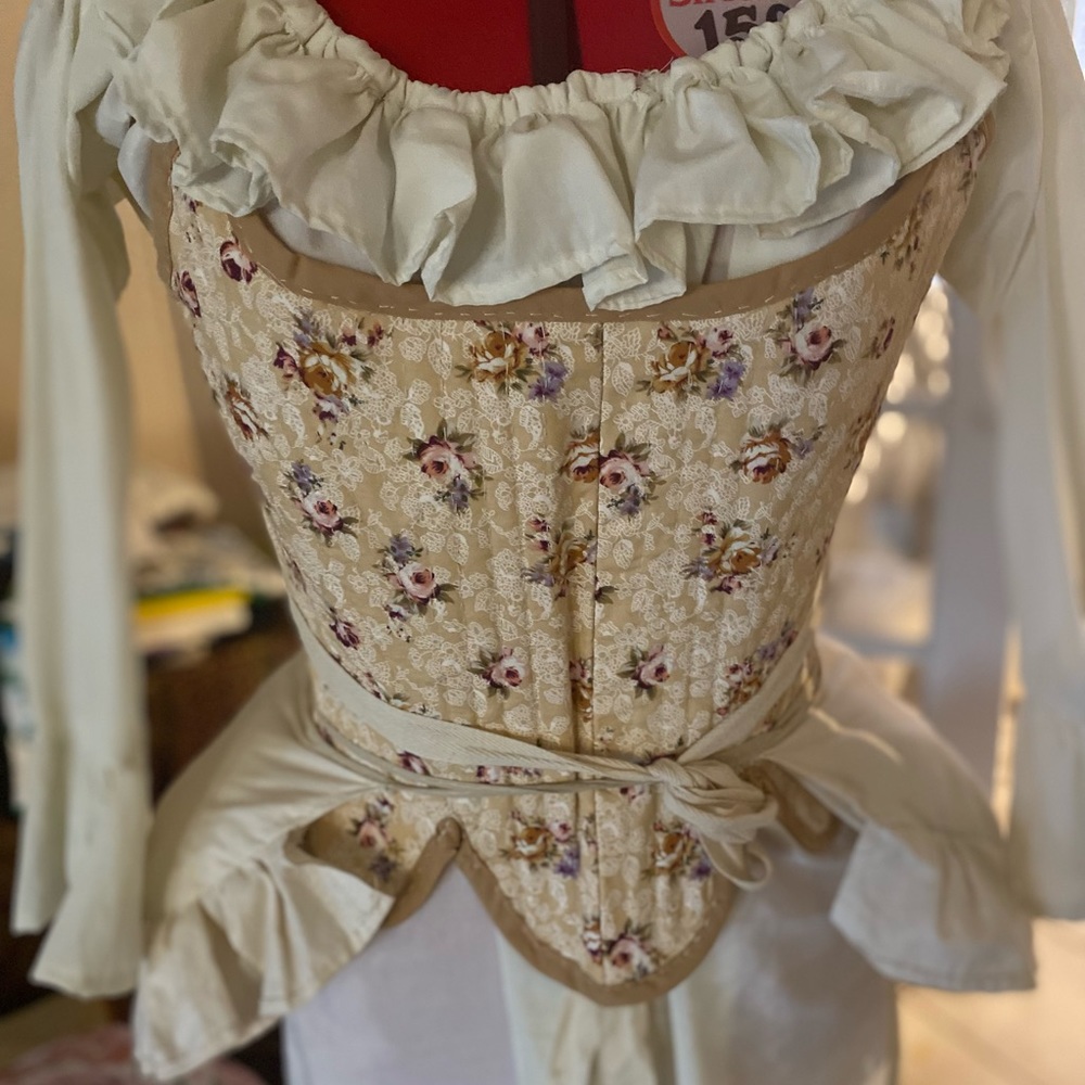 HANDSEWN   🧵🪡  🍃🌺🍃 ask me if interested